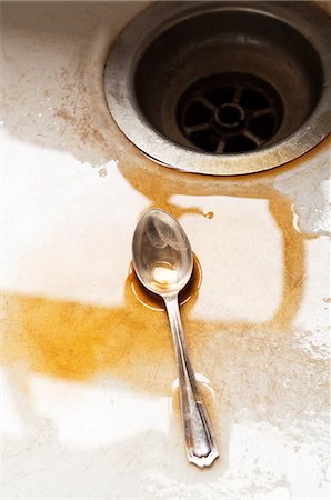 Teaspoon in kitchen sink Stock Photo - Premium Royalty-Free, Code: 614-08872106