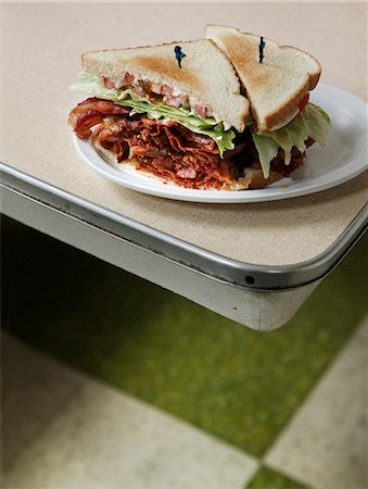 sandwiches from above table - Blt sandwich on plate Foto de stock - Sin royalties Premium, Código: 614-08872191