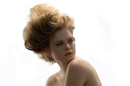 simsearch:614-08872379,k - Portrait of young woman with bouffant Foto de stock - Royalty Free Premium, Número: 614-08872238