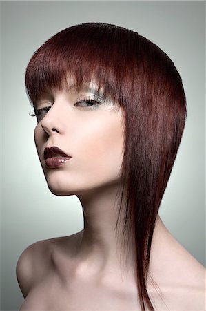 simsearch:614-08874246,k - Portrait of young woman with asymmetric hairstyle Stockbilder - Premium RF Lizenzfrei, Bildnummer: 614-08872249