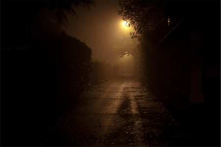 Alley at night Stock Photo - Premium Royalty-Free, Code: 614-08872338