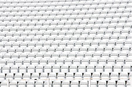 simsearch:632-05991116,k - Empty stadium seats, full frame Photographie de stock - Premium Libres de Droits, Code: 614-08872393