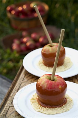 Two toffee apples on plates Stock Photo - Premium Royalty-Free, Code: 614-08872462