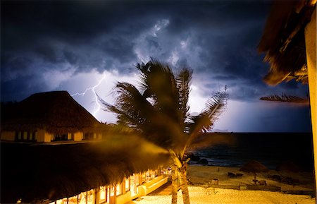 Thunderstorm, Tulum, Mexico Photographie de stock - Premium Libres de Droits, Code: 614-08872559