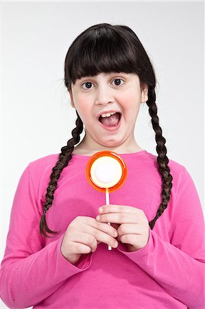 simsearch:614-08872581,k - Girl holding lollipop Fotografie stock - Premium Royalty-Free, Codice: 614-08872578