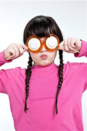 simsearch:614-08872581,k - Girl covering eyes with lolipops Fotografie stock - Premium Royalty-Free, Codice: 614-08872579