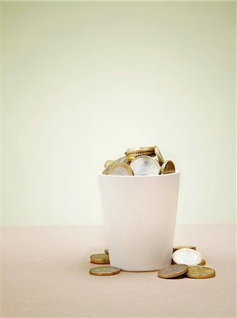 simsearch:614-00593839,k - Plant pot full of euro coins Stock Photo - Premium Royalty-Free, Code: 614-08872770