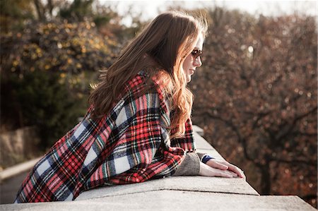 simsearch:614-06442706,k - Girl with plaid blanket looking over wall Photographie de stock - Premium Libres de Droits, Code: 614-08873375
