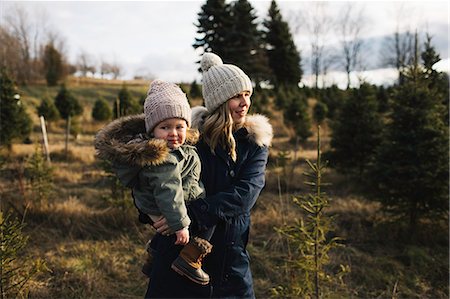 simsearch:614-08884445,k - Mother and baby girl in Christmas tree farm, Cobourg, Ontario, Canada Stockbilder - Premium RF Lizenzfrei, Bildnummer: 614-08884439
