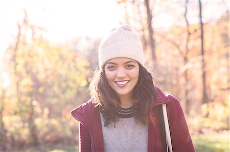 simsearch:614-08884464,k - Portrait of young woman wearing knit hat in autumn Stockbilder - Premium RF Lizenzfrei, Bildnummer: 614-08884492