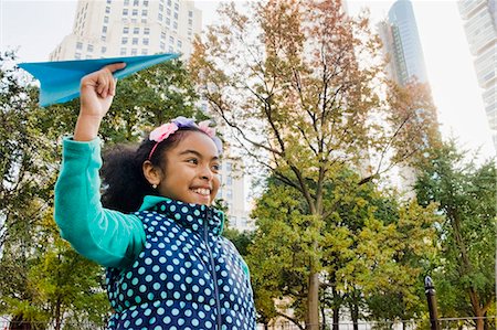 simsearch:614-07146671,k - Girl throwing paper airplane smiling, New York, USA Photographie de stock - Premium Libres de Droits, Code: 614-08884510
