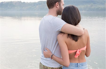 simsearch:614-09017276,k - Couple hugging by river Photographie de stock - Premium Libres de Droits, Code: 614-08884635