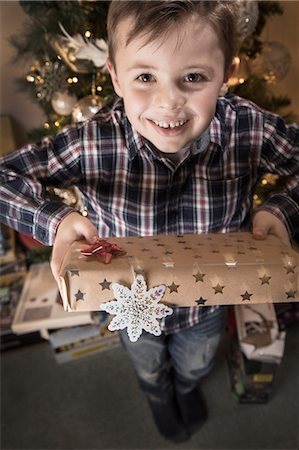 simsearch:649-07736779,k - Portrait of boy handing christmas gift Stock Photo - Premium Royalty-Free, Code: 614-08884766