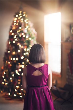 simsearch:614-08884835,k - Young girl looking at decorated christmas tree, rear view Foto de stock - Sin royalties Premium, Código: 614-08884842