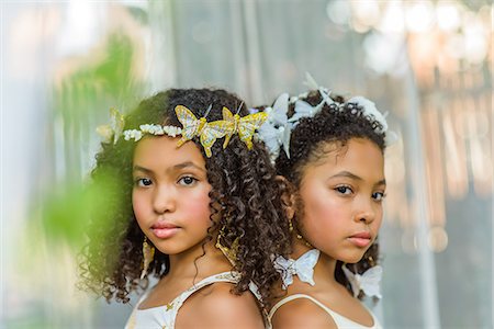 simsearch:614-02242718,k - Portrait of two girls, wearing butterflies in hair Stock Photo - Premium Royalty-Free, Code: 614-08884919