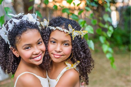 simsearch:614-02242718,k - Portrait of two girls, wearing butterflies in hair Stock Photo - Premium Royalty-Free, Code: 614-08884921