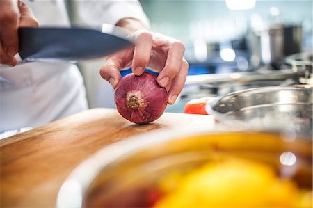 simsearch:614-08885076,k - Chef preparing to slice red onion, close-up Stock Photo - Premium Royalty-Free, Code: 614-08885092