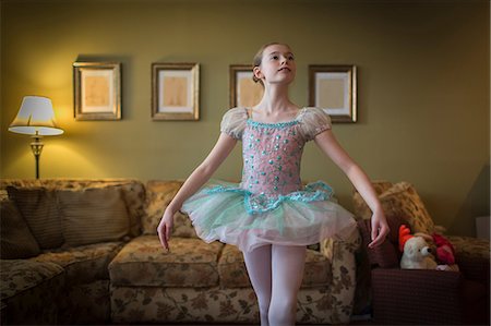 simsearch:614-08872581,k - Young girl practising ballet moves in living room Fotografie stock - Premium Royalty-Free, Codice: 614-08880770