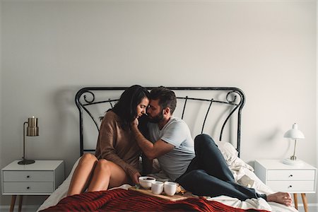 simsearch:649-08949562,k - Romantic couple having breakfast in bed together Stock Photo - Premium Royalty-Free, Code: 614-08880955