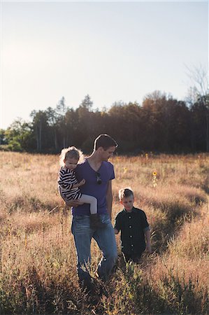 simsearch:614-06336452,k - Young man strolling in field with daughter and son at sunset Stock Photo - Premium Royalty-Free, Code: 614-08880962