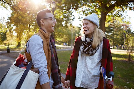 simsearch:614-09079138,k - Young female skateboarder laughing with boyfriend in park Foto de stock - Sin royalties Premium, Código: 614-08881147