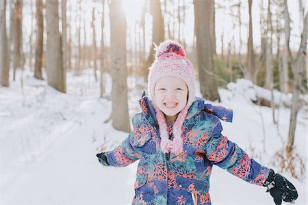 simsearch:614-08126588,k - Girl playing in snow, Peterborough, Ontario Photographie de stock - Premium Libres de Droits, Code: 614-08881168