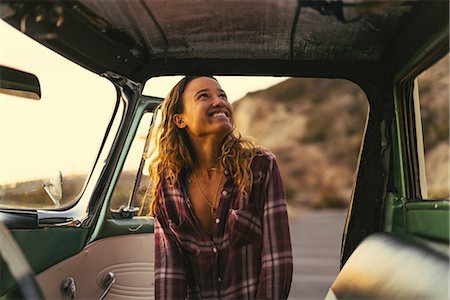 plaid shirt - Happy young woman at pickup truck door at Newport Beach, California, USA Stock Photo - Premium Royalty-Free, Code: 614-08881460