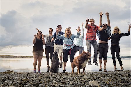 simsearch:614-00602653,k - Portrait of adult family with dogs jumping on shingle beach, Maine, USA Stockbilder - Premium RF Lizenzfrei, Bildnummer: 614-08908607