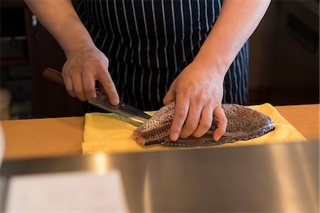 simsearch:614-09057167,k - Cropped view of chef in kitchen preparing fish Fotografie stock - Premium Royalty-Free, Codice: 614-08926275