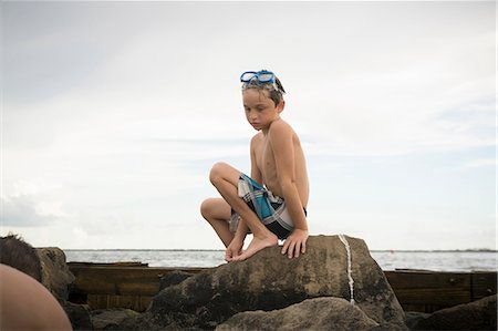 Boy rock pooling, Gulf of Mexico, Emerald Coast, Florida, USA Foto de stock - Sin royalties Premium, Código: 614-08926351