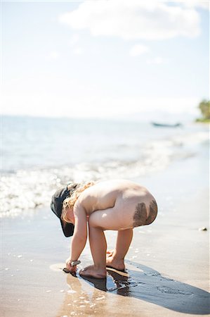 simsearch:614-08487786,k - Young boy standing on beach, bending over, digging in sand, sand on bare buttocks Stock Photo - Premium Royalty-Free, Code: 614-08926592