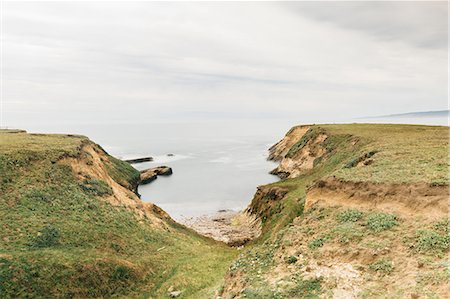 point arena - Path opening down to the sea, Point Arena, California, US Stock Photo - Premium Royalty-Free, Code: 614-08926673