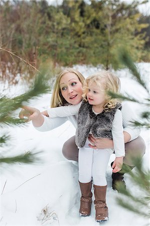 simsearch:614-06813599,k - Mother and daughter in snow-covered park, Oshawa, Canada Stock Photo - Premium Royalty-Free, Code: 614-08946591
