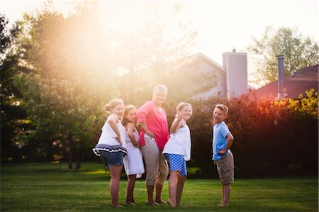 simsearch:614-08946674,k - Portrait of grandmother with grandchildren Foto de stock - Sin royalties Premium, Código: 614-08946674