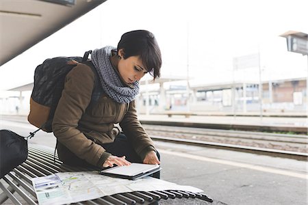 simsearch:614-08946703,k - Female backpacker looking at map and digital tablet on railway platform Photographie de stock - Premium Libres de Droits, Code: 614-08946723