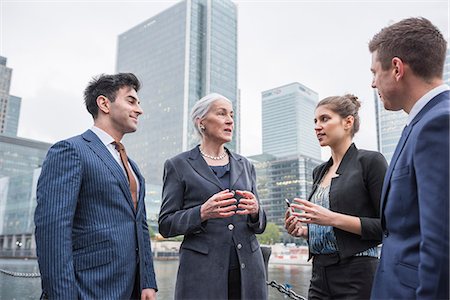 simsearch:649-08549356,k - Businessman and businesswoman in discussion outdoors, Canary Wharf, London, UK Photographie de stock - Premium Libres de Droits, Code: 614-08984179