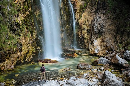 simsearch:841-06344299,k - Hiker looking at waterfall, Accursed mountains, Theth, Shkoder, Albania, Europe Foto de stock - Sin royalties Premium, Código: 614-08989935