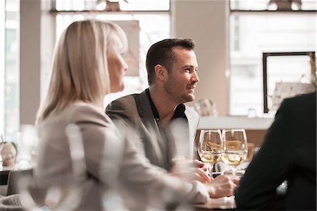 simsearch:614-08983135,k - Businessmen and businesswomen at lunch in restaurant Stock Photo - Premium Royalty-Free, Code: 614-08983150