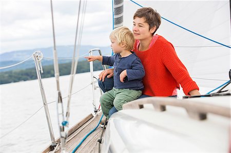 simsearch:614-08544725,k - Mother and son on sailing boat, looking at view, Geneva, Switzerland, Europe Photographie de stock - Premium Libres de Droits, Code: 614-08983235