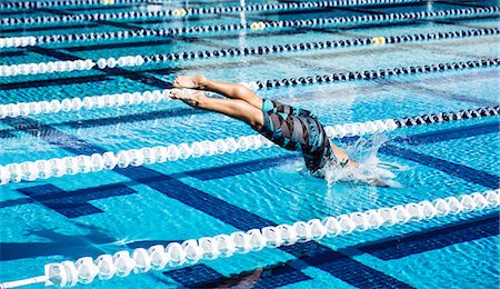 simsearch:614-08983512,k - Swimmer diving into pool Stockbilder - Premium RF Lizenzfrei, Bildnummer: 614-08983473