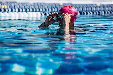 simsearch:614-08870825,k - Swimmer in water in pool Stock Photo - Premium Royalty-Free, Code: 614-08983519