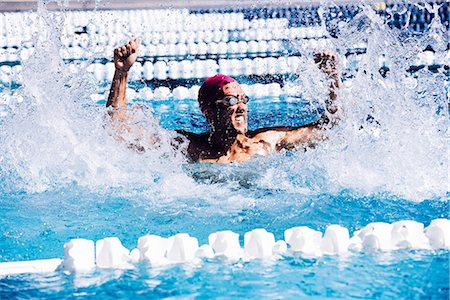 simsearch:614-08983538,k - Swimmer in pool beating water in triumph Foto de stock - Sin royalties Premium, Código: 614-08983528