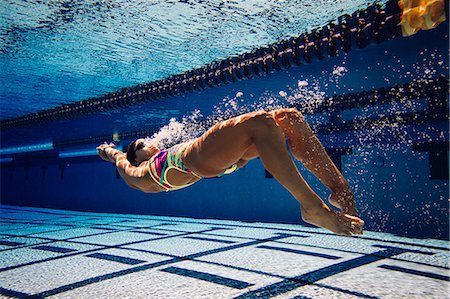 simsearch:614-08983512,k - Swimmer underwater in pool Stockbilder - Premium RF Lizenzfrei, Bildnummer: 614-08983541
