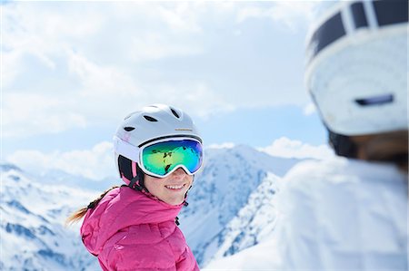 simsearch:614-08990086,k - Mother and daughter on skiing holiday, Hintertux, Tirol, Austria Photographie de stock - Premium Libres de Droits, Code: 614-08990078