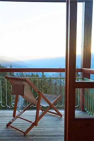 Balcony of ski chalet, Hintertux, Tirol, Austria Foto de stock - Royalty Free Premium, Número: 614-08990096