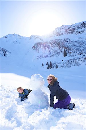 simsearch:614-08990086,k - Siblings and snowman, Hintertux, Tirol, Austria Photographie de stock - Premium Libres de Droits, Code: 614-08990100