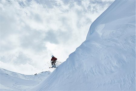 simsearch:6115-06967096,k - Man skiing, Hintertux, Tirol, Austria Stock Photo - Premium Royalty-Free, Code: 614-08990133