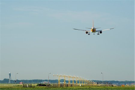 posar (aterrizar) - Airplane landing, Schiphol, North Holland, Netherlands, Europe Foto de stock - Sin royalties Premium, Código: 614-08990227