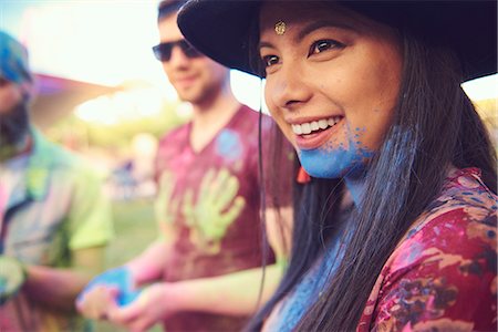 Young boho woman with blue chalk powder on chin at festival Fotografie stock - Premium Royalty-Free, Codice: 614-08990447