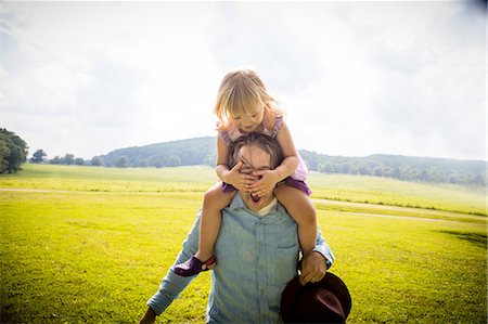 simsearch:649-08714273,k - Girl getting piggy back from father in rural field, covering his eyes Foto de stock - Sin royalties Premium, Código: 614-08991291